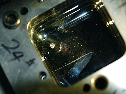 <a href='http://78357.cn/product/3.htm' class='text_a'>模具激光焊機(jī)</a>修復(fù)鏡面模具效果